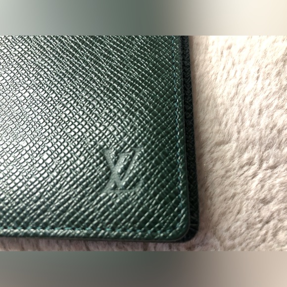 Louis Vuitton Taiga Leather Bifold Wallet Forest Green - Picture 5 of 14